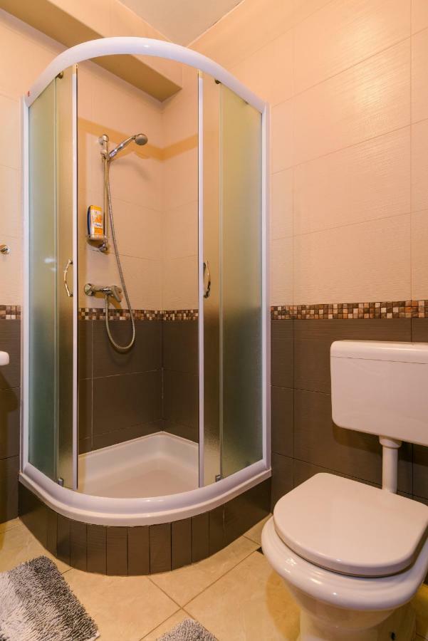 Apartments Dora -Free Parking Трогир Экстерьер фото