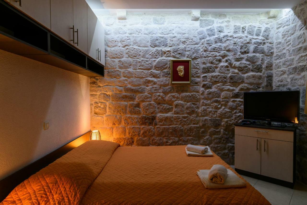 Apartments Dora -Free Parking Трогир Экстерьер фото